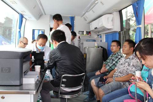 在獻血車(chē)獻血應該注意什么？01