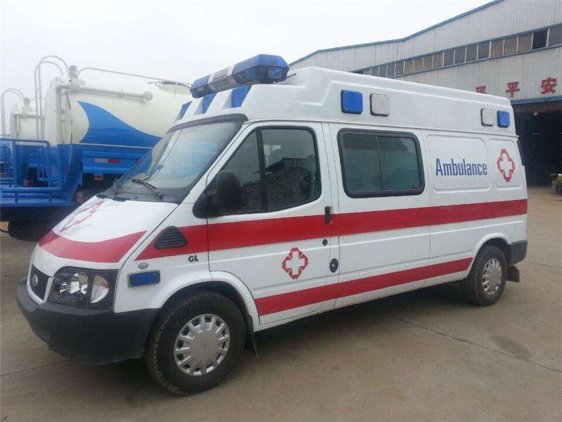 救護車(chē)和醫療車(chē)有什么區別？救護車(chē)廠(chǎng)家專(zhuān)業(yè)為你解答。01